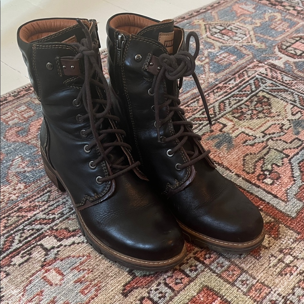 PIKOLINOS Black and Brown Leather Boots